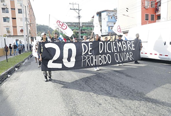 Ciudadanos realizaron una marcha para conmemorar la invasión de Estados Unidos a Panamá. Ciudadanos realizaron una marcha para conmemorar la invasión de Estados Unidos a Panamá.