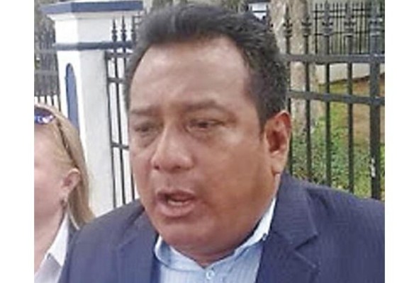 Héctor Huertas. Abogado Pertenece a la Corporación de Abogados Indígenas de Panamá y al Centro de Asistencia Legal Popular de Panamá. Es uno de los defensores de los derechos indígenas. Héctor Huertas. Abogado Pertenece a la Corporación de Abogados Indígenas de Panamá y al Centro de Asistencia Legal Popular de Panamá. Es uno de los defensores de los derechos indígenas.