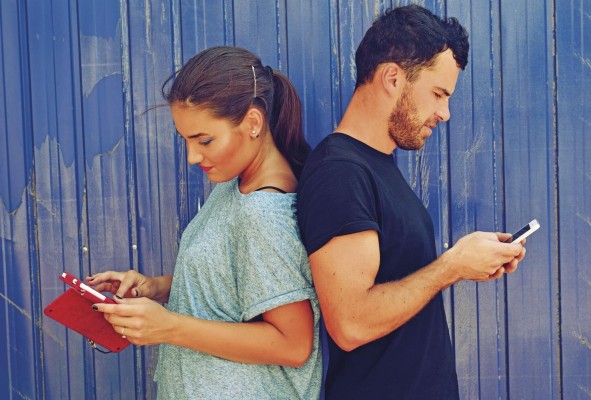 Existen aplicaciones que facilitan el trabajo empírico de gente que edita convenientemente una foto para vendernos un mundo irreal. Existen aplicaciones que facilitan el trabajo empírico de gente que edita convenientemente una foto para vendernos un mundo irreal.