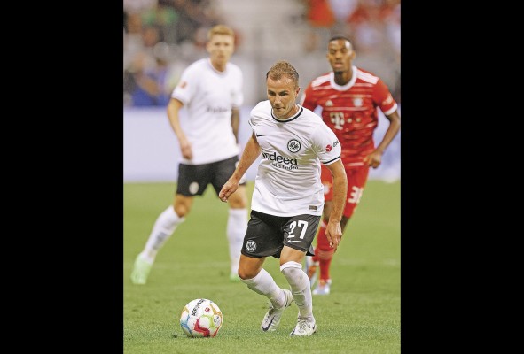 Mario Götze durante su debut con el Eintracht Frankfurt Mario Götze durante su debut con el Eintracht Frankfurt