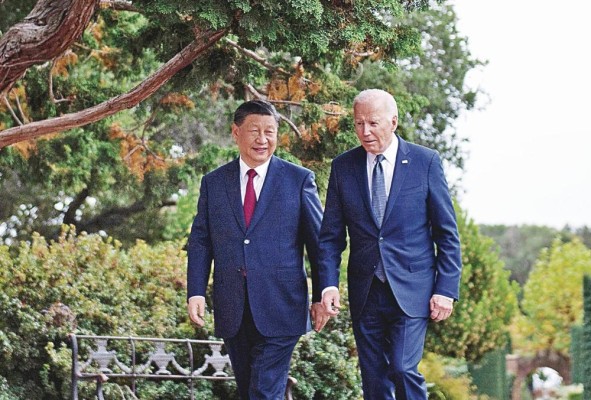 Los presidentes de la República Popular de China, Xi Jinping, y de Estados Unidos, Joe Biden, se reunieron este miércoles 15 de noviembre en el jardín Filoli de San Francisco, en un encuentro que parece escribir un nuevo capítulo en las relaciones bilaterales de ambos países. Los presidentes de la República Popular de China, Xi Jinping, y de Estados Unidos, Joe Biden, se reunieron este miércoles 15 de noviembre en el jardín Filoli de San Francisco, en un encuentro que parece escribir un nuevo capítulo en las relaciones bilaterales de ambos países.