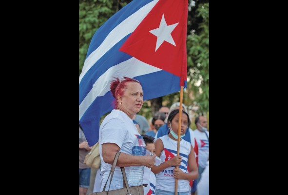 Cuba tiene una crisis sanitaria por la pandemia y sus hospitales están colapsados. Cuba tiene una crisis sanitaria por la pandemia y sus hospitales están colapsados.