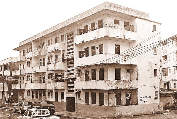 Edificio Arraiján, 1944, Av. Justo Arosemena y calle 25 este. Edificio Arraiján, 1944, Av. Justo Arosemena y calle 25 este.