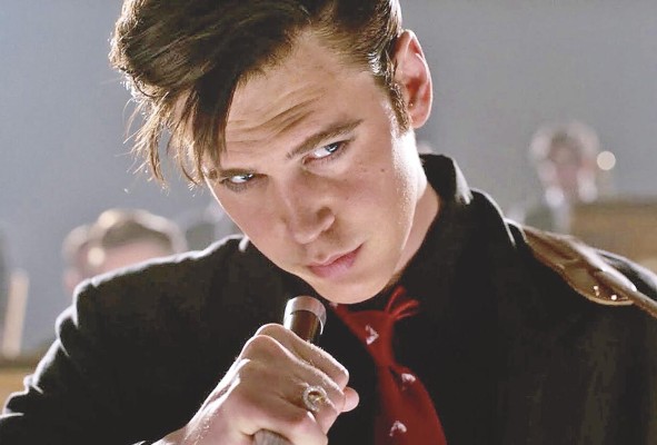 Austin Butler encarna a Elvis Presley, siendo su mayor debut en Hollywood en una cinta de Lurhmann. Austin Butler encarna a Elvis Presley, siendo su mayor debut en Hollywood en una cinta de Lurhmann.