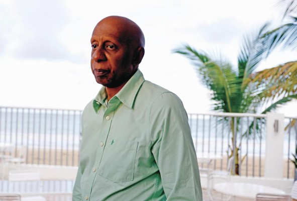 El opositor cubano Guillermo Fariñas, premio Sájarov, fue detenido este martes a la salida de su casa en la ciudad de Santa Clara. El opositor cubano Guillermo Fariñas, premio Sájarov, fue detenido este martes a la salida de su casa en la ciudad de Santa Clara.