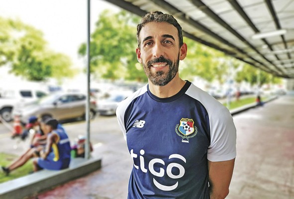 El entrenador madrileño afirma que pretenden: “Hacer el mejor primer tiempo de nuestras vidas, en el primer tiempo ante Francia”. El plantel lo integran 22 jugadores, 17 de la LPF y 5 cinco que participan en clubes en el extranjero. El entrenador madrileño afirma que pretenden: “Hacer el mejor primer tiempo de nuestras vidas, en el primer tiempo ante Francia”. El plantel lo integran 22 jugadores, 17 de la LPF y 5 cinco que participan en clubes en el extranjero.