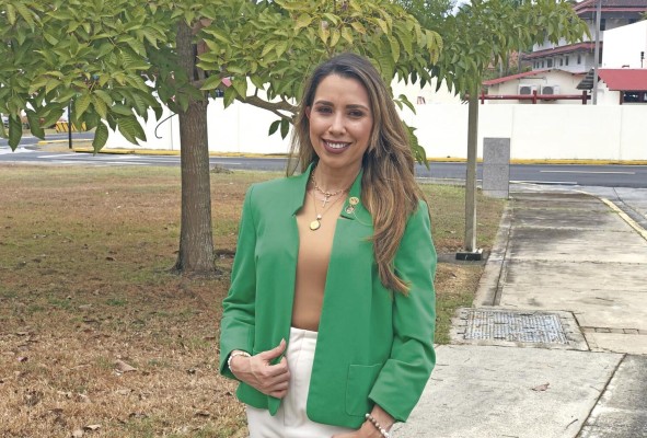 La doctora Yessica Sáez es ex becaria e integrante del Sistema Nacional de Investigación de la Senacyt. La doctora Yessica Sáez es ex becaria e integrante del Sistema Nacional de Investigación de la Senacyt.