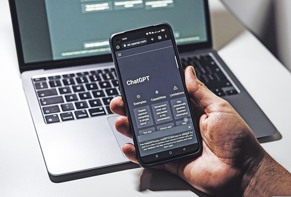 ChatGPT, el sistema de voz basado en el modelo de lenguaje GPT-3, de la empresa OpenAI. ChatGPT, el sistema de voz basado en el modelo de lenguaje GPT-3, de la empresa OpenAI.