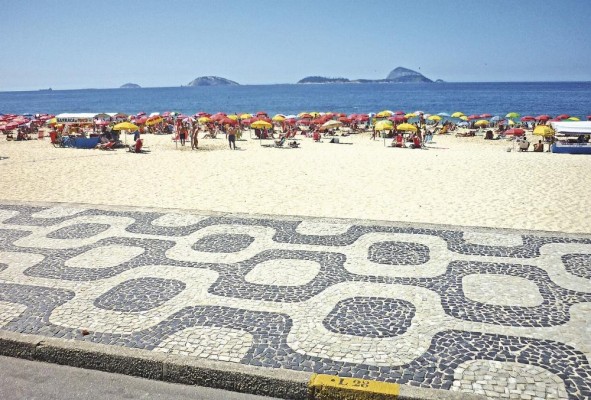 Diseño del pavimento del litoral costero en Ipanema, Rio de Janiero, Brasil. Diseño del pavimento del litoral costero en Ipanema, Rio de Janiero, Brasil.