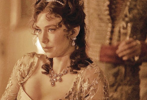 Vanessa Kirby encarna a una Josefina atascada bajo la sombra de Bonaparte y sin mucho espacio para sí misma. Vanessa Kirby encarna a una Josefina atascada bajo la sombra de Bonaparte y sin mucho espacio para sí misma.