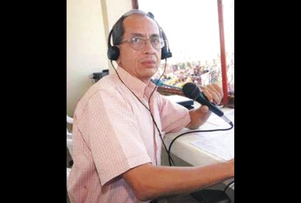 Arturo Céspedes en plena acción de la narración. Arturo Céspedes en plena acción de la narración.