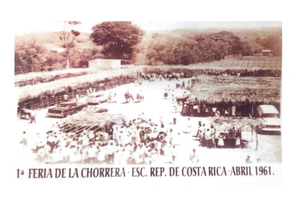 El evento se convirtió en uno de los centros culturales clave del distrito. El evento se convirtió en uno de los centros culturales clave del distrito.