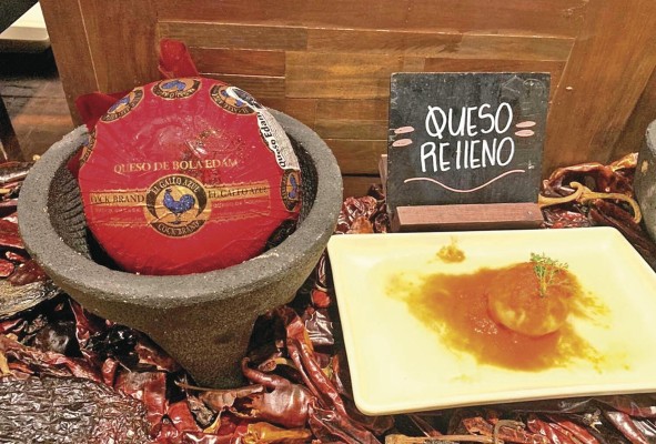 El queso relleno es parte del arte culinario tradicional. El queso relleno es parte del arte culinario tradicional.