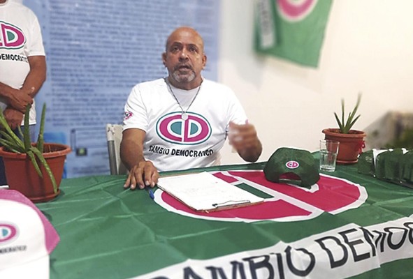 Luis A. Daniel De León Luis A. Daniel De León