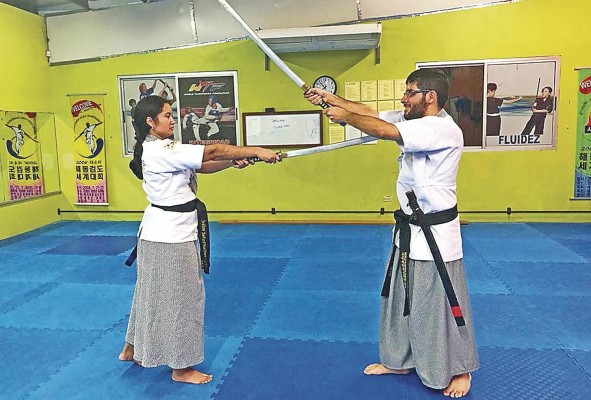 El 'haidong gumdo' se basa en técnicas y tácticas de lucha contra varios oponentes, como si fuese un campo de batalla. El 'haidong gumdo' se basa en técnicas y tácticas de lucha contra varios oponentes, como si fuese un campo de batalla.