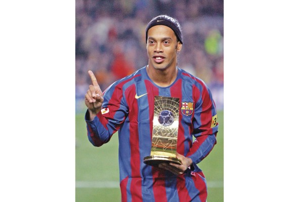 El brasileño debutó el 11 de abril de 1998. El brasileño debutó el 11 de abril de 1998.