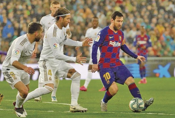 Se perfila la aplicación de topes salariales individuales a largo plazo en el fútbol europeo, similares a los que funcionan en el deporte estadounidense. Se perfila la aplicación de topes salariales individuales a largo plazo en el fútbol europeo, similares a los que funcionan en el deporte estadounidense.