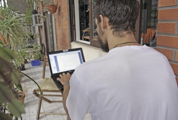 El 27% de las personas disfruta trabajar al aire libre en el jardín o en un balcón. El 27% de las personas disfruta trabajar al aire libre en el jardín o en un balcón.