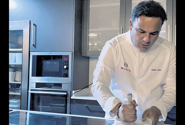 Su labor fue reconocida con el Premio Nacional de Innovación Gastronómica 2021, en España. Su labor fue reconocida con el Premio Nacional de Innovación Gastronómica 2021, en España.