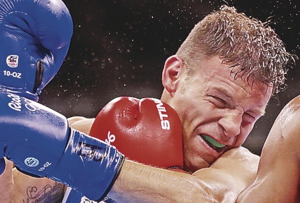 El italiano Carmine Tommasone fue en Río 2016, el primer boxeador profesional en ver acción en unas Olimpíadas. El italiano Carmine Tommasone fue en Río 2016, el primer boxeador profesional en ver acción en unas Olimpíadas.