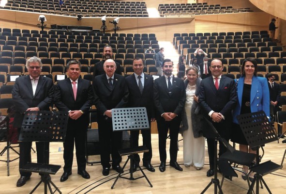 Embajadores de los países en celebración. Embajadores de los países en celebración.