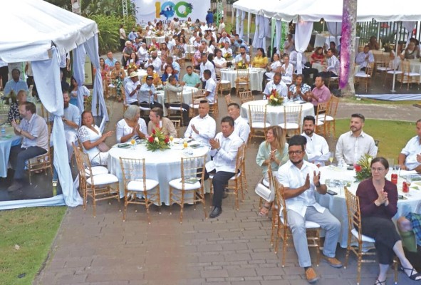 El evento reunió a patrocinadores y amigos del parque Summit. El evento reunió a patrocinadores y amigos del parque Summit.