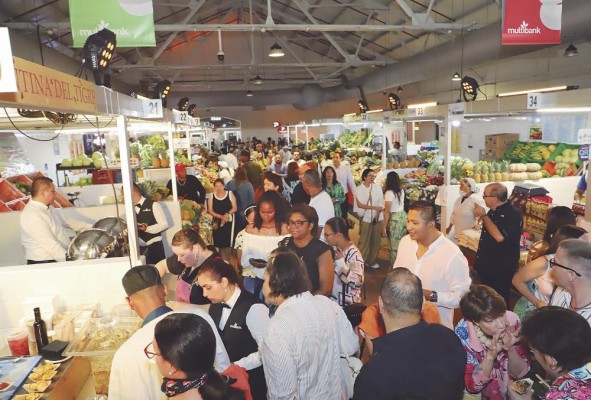 Destacadas figuras de la cocina panameña, empresarios y patrocinadores se dieron cita en el evento. Destacadas figuras de la cocina panameña, empresarios y patrocinadores se dieron cita en el evento.