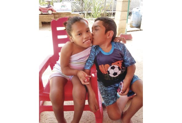 Julieth y Enoc son primos y hacen un llamado a las autoridades para que se agilicen los trámites. Julieth y Enoc son primos y hacen un llamado a las autoridades para que se agilicen los trámites.