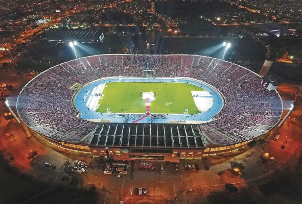 Presente. El emblemático recinto chileno acoge tanto eventos deportivos como culturales, incluidos megaconciertos y festivales musicales. Presente. El emblemático recinto chileno acoge tanto eventos deportivos como culturales, incluidos megaconciertos y festivales musicales.