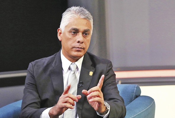 Jorge González fue ministro en el gobierno de Juan Carlos Varela. Jorge González fue ministro en el gobierno de Juan Carlos Varela.