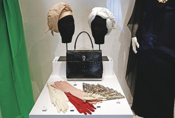 La colección comenzó a gestarse hace 25 años, cuando la capital griega adquirió algunos objetos de Callas en una subasta en París. La colección comenzó a gestarse hace 25 años, cuando la capital griega adquirió algunos objetos de Callas en una subasta en París.