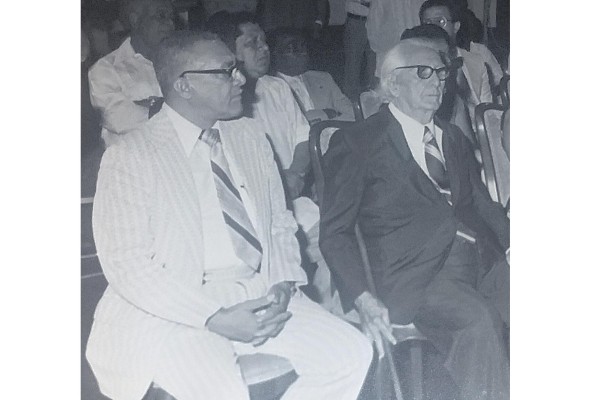 CUPAS.- Don Manuel Roy (Der.) junto al periodista Tomás Alberto Cupas. CUPAS.- Don Manuel Roy (Der.) junto al periodista Tomás Alberto Cupas.