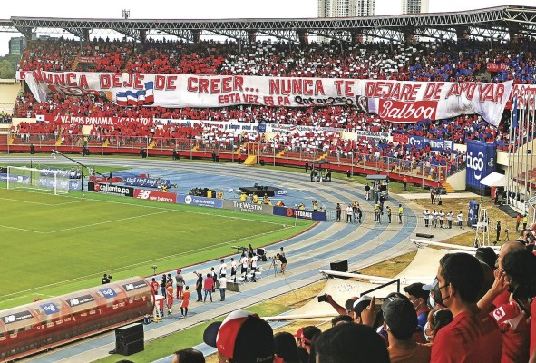 La afición panameña empujó con su aliento permanentemente a la Selección cuando jugó en el Rommel Fernández. La afición panameña empujó con su aliento permanentemente a la Selección cuando jugó en el Rommel Fernández.