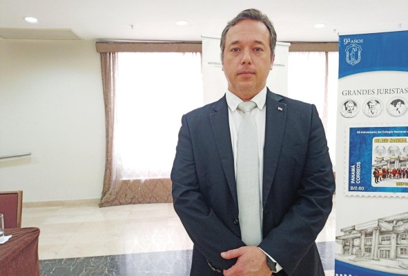 El secretario nacional de Energía, Jorge Rivera Staff, durante la entrevista en el marco del foro Aspectos Jurídicos y Regulatorios de la Agenda de Transición Energética. El secretario nacional de Energía, Jorge Rivera Staff, durante la entrevista en el marco del foro Aspectos Jurídicos y Regulatorios de la Agenda de Transición Energética.