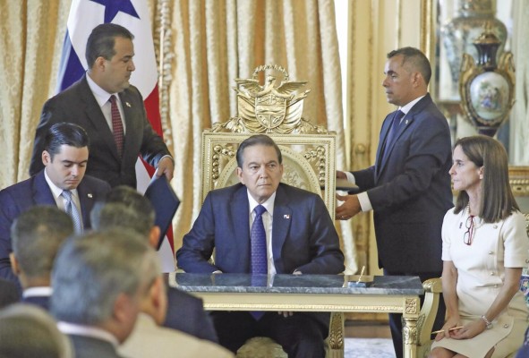 El Ejecutivo firmó un acuerdo con el PNUD para facilitar el diálogo. El Ejecutivo firmó un acuerdo con el PNUD para facilitar el diálogo.