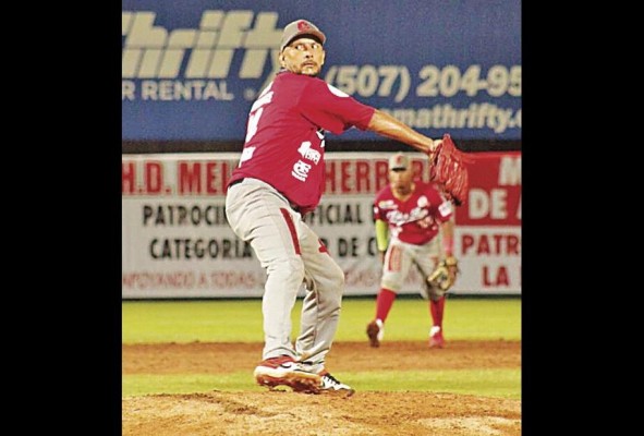 Davis Romero se ha constituido en uno de los mejores serpentineros de los campeonatos nacionales. Davis Romero se ha constituido en uno de los mejores serpentineros de los campeonatos nacionales.