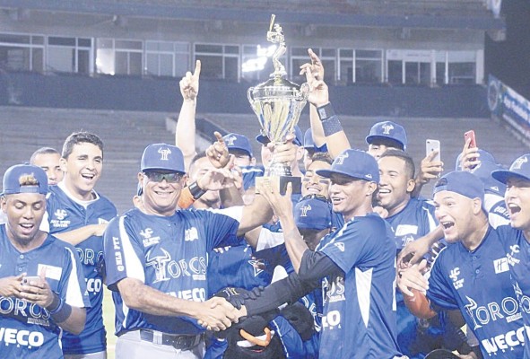 Los Toros de Herrera fueron campeones de Probeis y de la Serie del Caribe en 2019, con Rodríguez como mánager. Los Toros de Herrera fueron campeones de Probeis y de la Serie del Caribe en 2019, con Rodríguez como mánager.