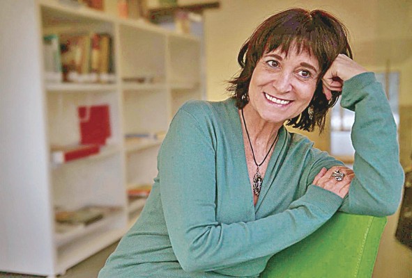 La escritora española Rosa Montero fue galardonada con el Premio de Honor del Festival Panamá Negro 2020. La escritora española Rosa Montero fue galardonada con el Premio de Honor del Festival Panamá Negro 2020.