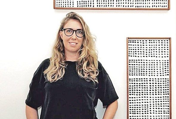 Artistas como Vanessa Orelli presentaron piezas de técnicas multidisciplinarias y colaborativas durante la instalación. Artistas como Vanessa Orelli presentaron piezas de técnicas multidisciplinarias y colaborativas durante la instalación.