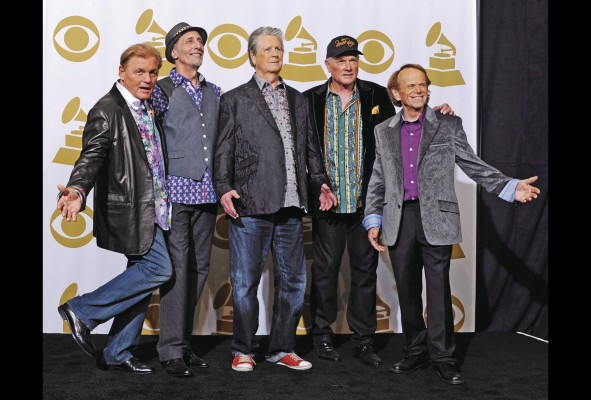 Los Beach Boys es una de las bandas más reconocidas en la historia del 'rock and roll'. Los Beach Boys es una de las bandas más reconocidas en la historia del 'rock and roll'.