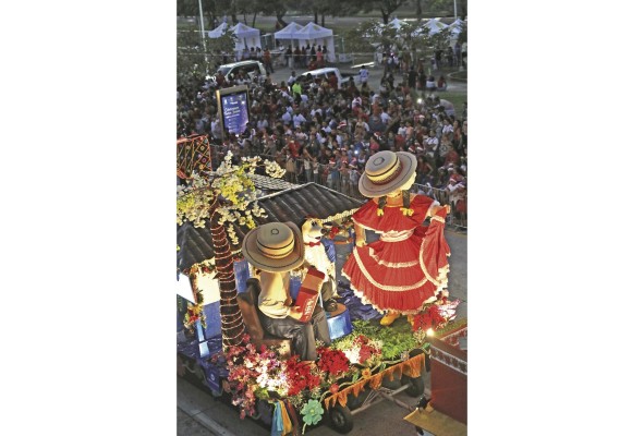 El tradicional Desfile de Navidad. El tradicional Desfile de Navidad.