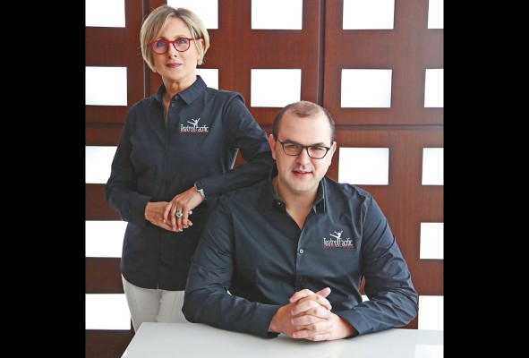 Benjamín Cohen y Diana Abouganem, propietarios del teatro Pacific y del Centro Cultural Pacific. Benjamín Cohen y Diana Abouganem, propietarios del teatro Pacific y del Centro Cultural Pacific.