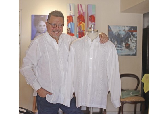 El diseñador chileno Víctor Araya Ahumada El diseñador chileno Víctor Araya Ahumada