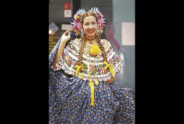 Pollera montuna Pollera montuna