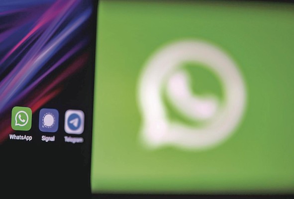 WhatsApp, que fue adquirida por Facebook en 2014, cuenta con 2,000 millones de usuarios en todo el mundo. WhatsApp, que fue adquirida por Facebook en 2014, cuenta con 2,000 millones de usuarios en todo el mundo.