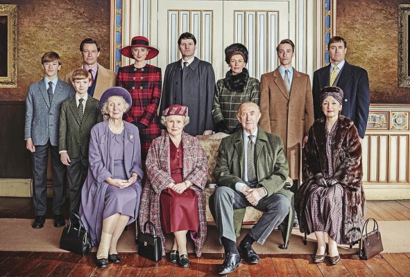 La serie recibe a un nuevo elenco liderado por Imelda Staunton y sir Jonathan Pryce. La serie recibe a un nuevo elenco liderado por Imelda Staunton y sir Jonathan Pryce.
