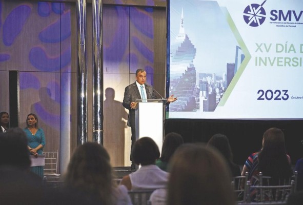 Julio Javier Justiniani, titular de la Superintendencia del Mercado de Valores durante el XV Día del Inversionista Julio Javier Justiniani, titular de la Superintendencia del Mercado de Valores durante el XV Día del Inversionista