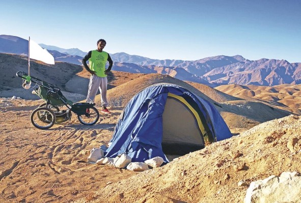 Amaru, en un desierto en Perú. Amaru, en un desierto en Perú.