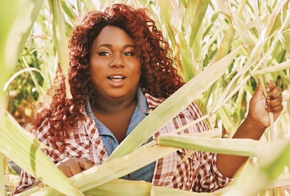 Alex Newell, actor estadounidense no binario. Alex Newell, actor estadounidense no binario.