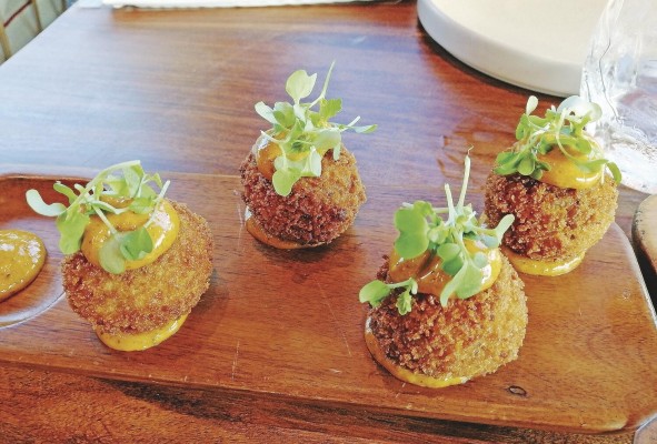 Croquetas de cordero, una de las recomendaciones especiales del chef. Croquetas de cordero, una de las recomendaciones especiales del chef.